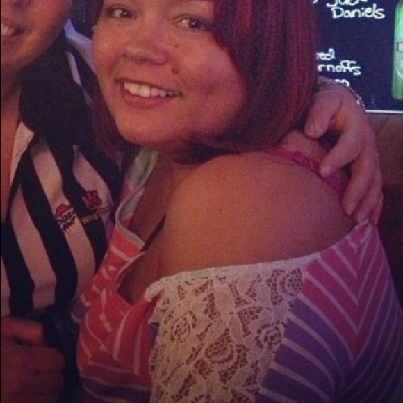 Off one shoulder Twist Tee - Picture 2 of 3